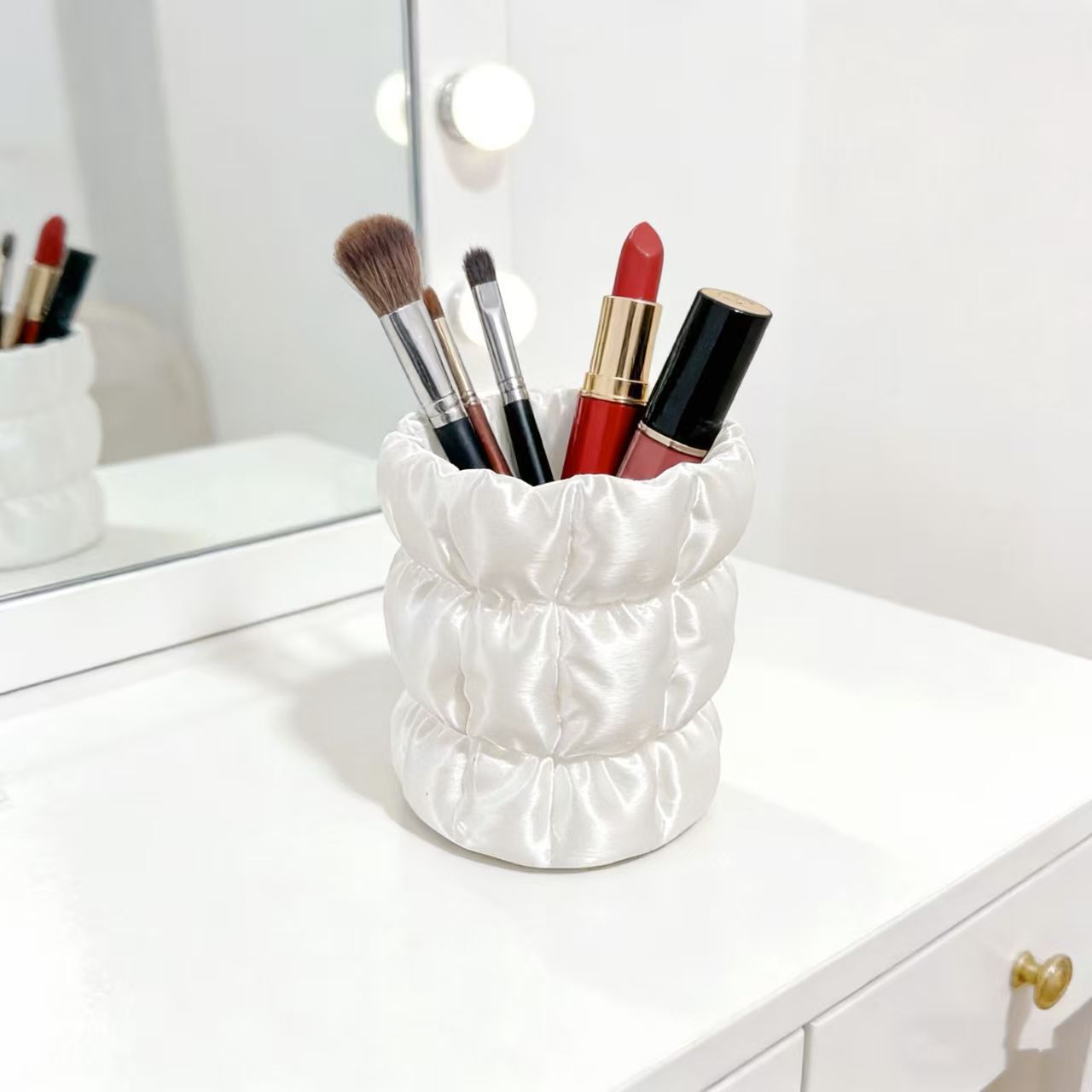 Cloud Ruched Satin Makeup Brus - Luxury Skincare And Makeup Brands ulasan dan harga